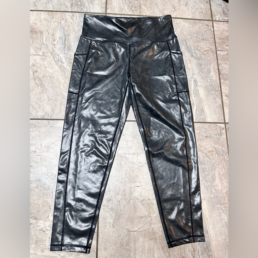 Ideology metallic Black Crop Leggings Sz M